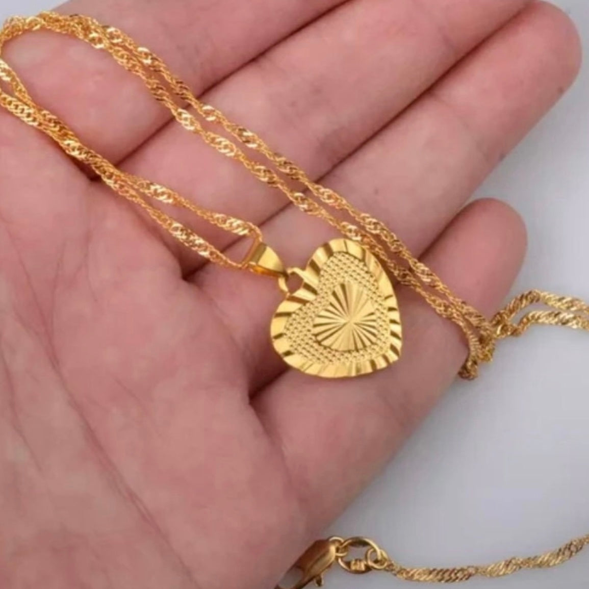 Beautiful Gold Colour Necklace with Heart Pendant