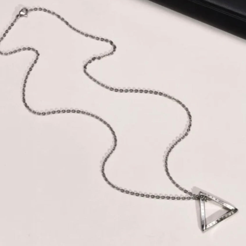 Stylist Amulet Norse Vikinging Stainless Steel Triangle Link Chain Pendant Necklace Available in Black or Silver Colours