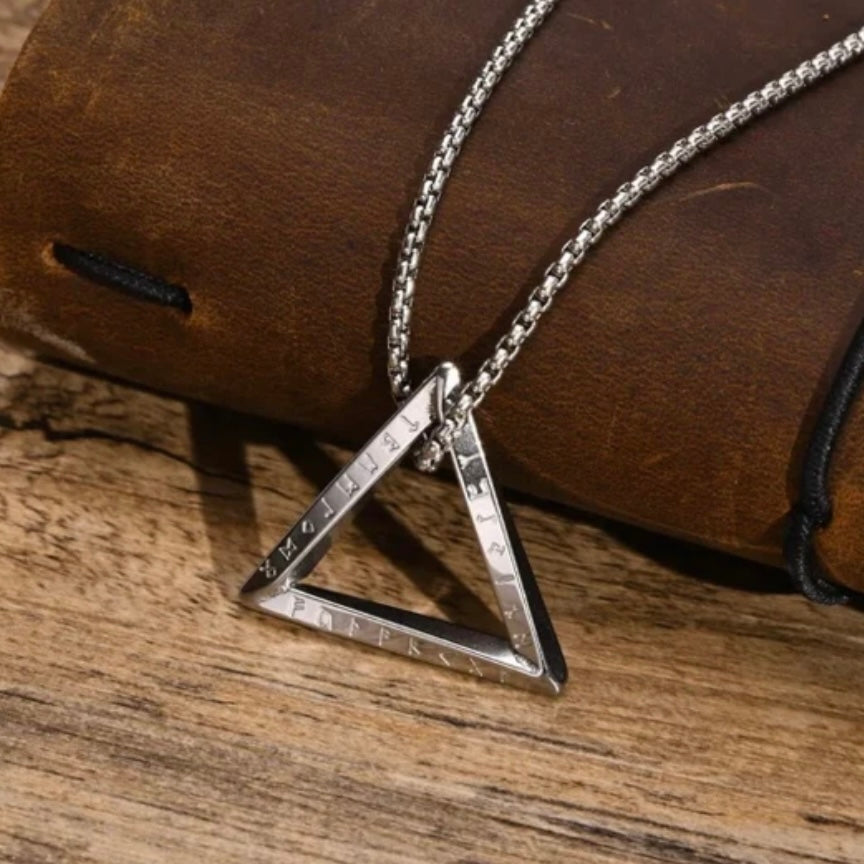 Stylist Amulet Norse Vikinging Stainless Steel Triangle Link Chain Pendant Necklace Available in Black or Silver Colours