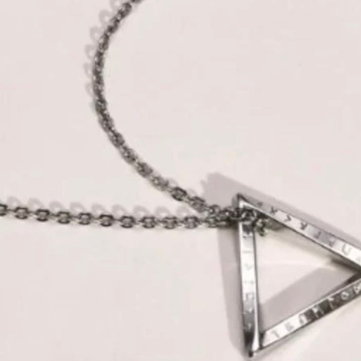 Stylist Amulet Norse Vikinging Stainless Steel Triangle Link Chain Pendant Necklace Available in Black or Silver Colours