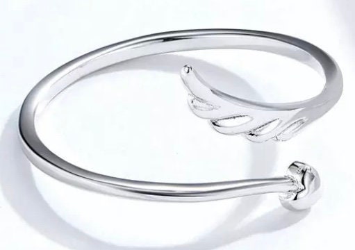 Stunning Silver Delicate Guardian Angel Wing Heart Ring