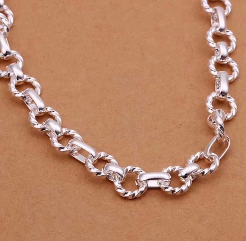 Beautiful Silver Plated Circle Chain Necklace