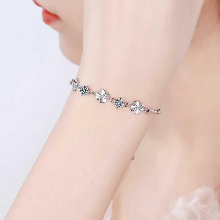 Stunning Silver Lucky Four-Leaf Clover Bracelet