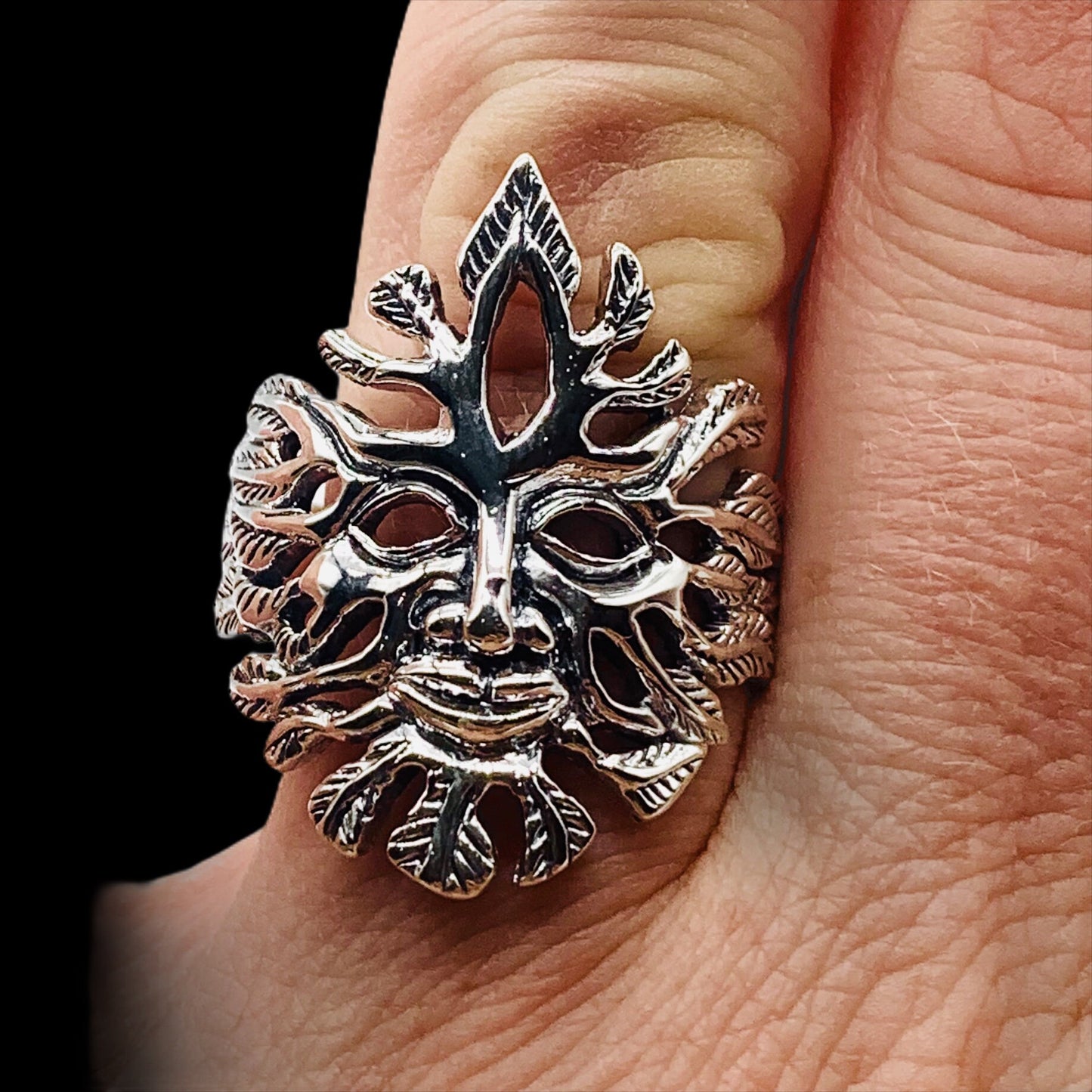 Green Man Ring with Beautiful Oak Leaf Detail in 925 Sterling Silver