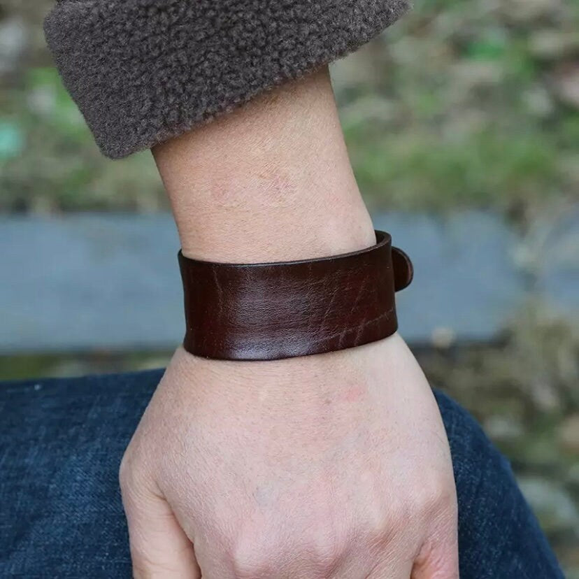 Unisex Vintage Retro Leather Bracelet Punk Style adjustable Wristband