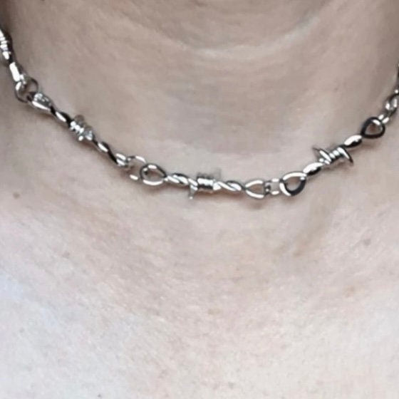 Small Barbed Silver Wire Design Collar Necklace