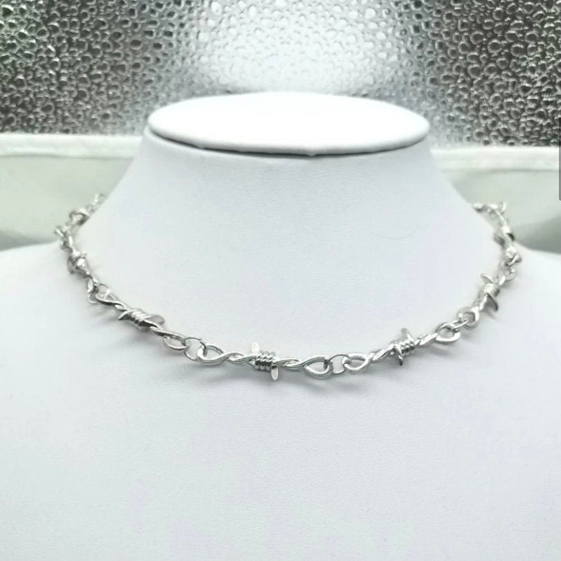 Small Barbed Silver Wire Design Collar Necklace