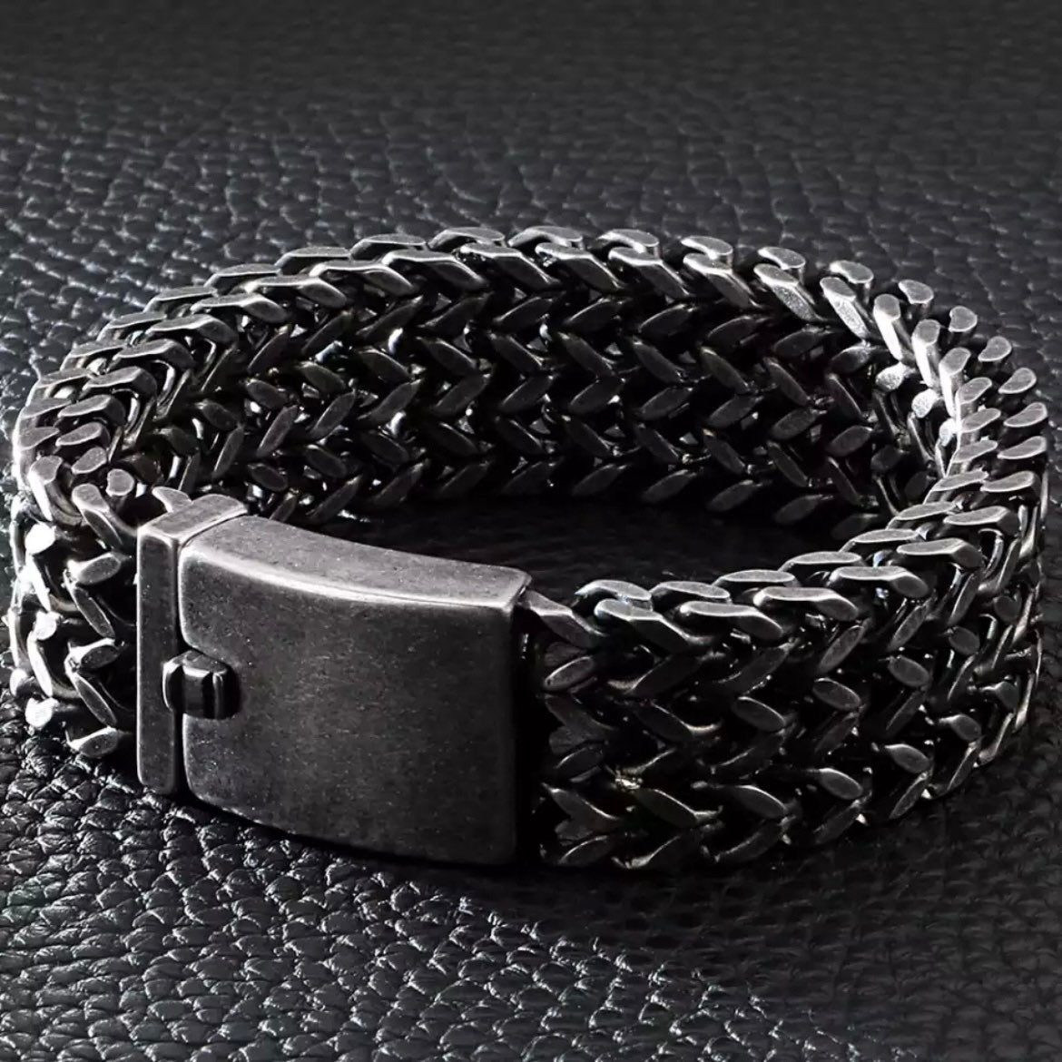 18mm Wide Black Stainless Steel Retro Bracelet