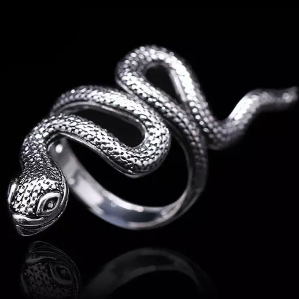 Gothic Punk Retro Snake Serpentine Ring Available in Silver or Black Colour