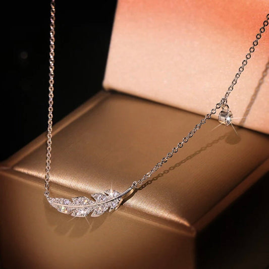 Delicate Clavicle Chain Feather Leaf Pendant Necklace