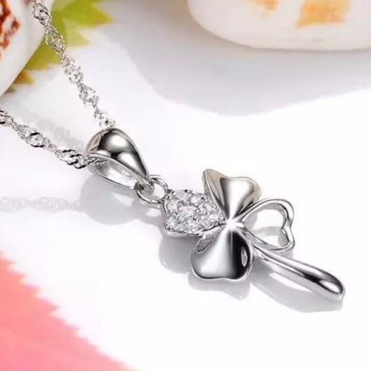 4 Leaf Clover Style Crystal Pendant Necklace