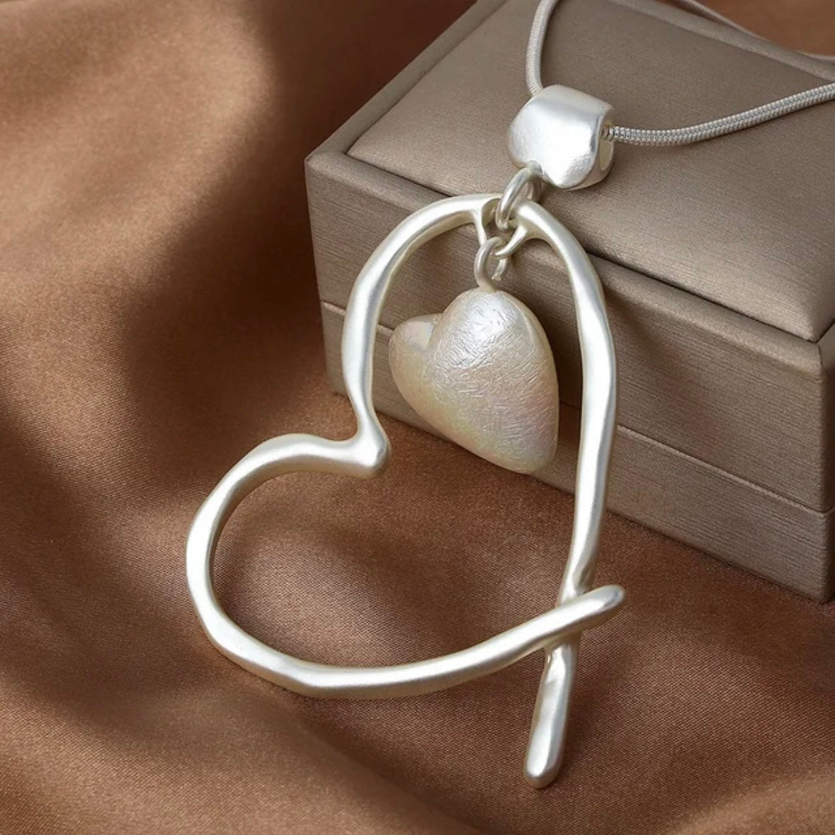 Long Chain Heart Shape Imitation Pearl Pendant Necklace Available in Gold or Silver Colours