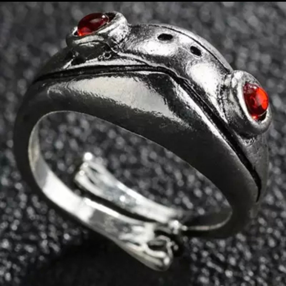 Red Eyed Vintage Frog Adjustable Fashion Ring