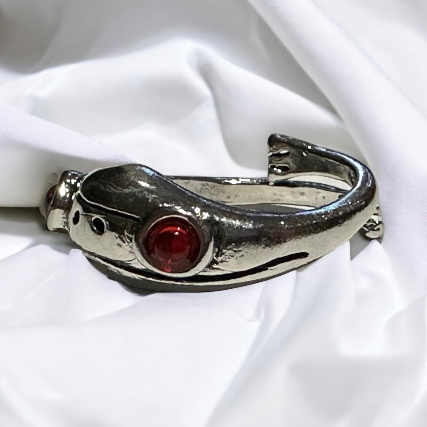 Red Eyed Vintage Frog Adjustable Fashion Ring