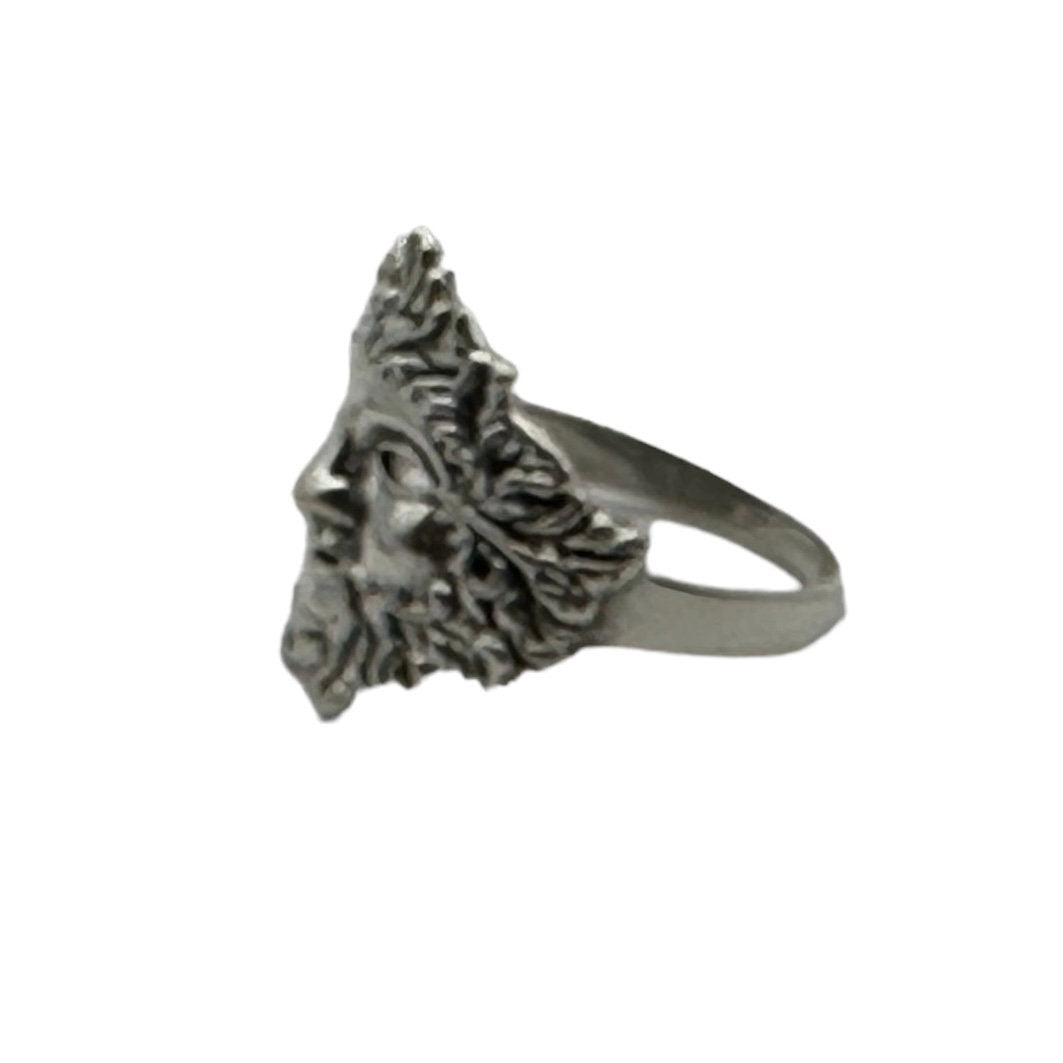 Green Lady Ring with Beautiful Oak Leaf Detail in 925 Sterling Silver