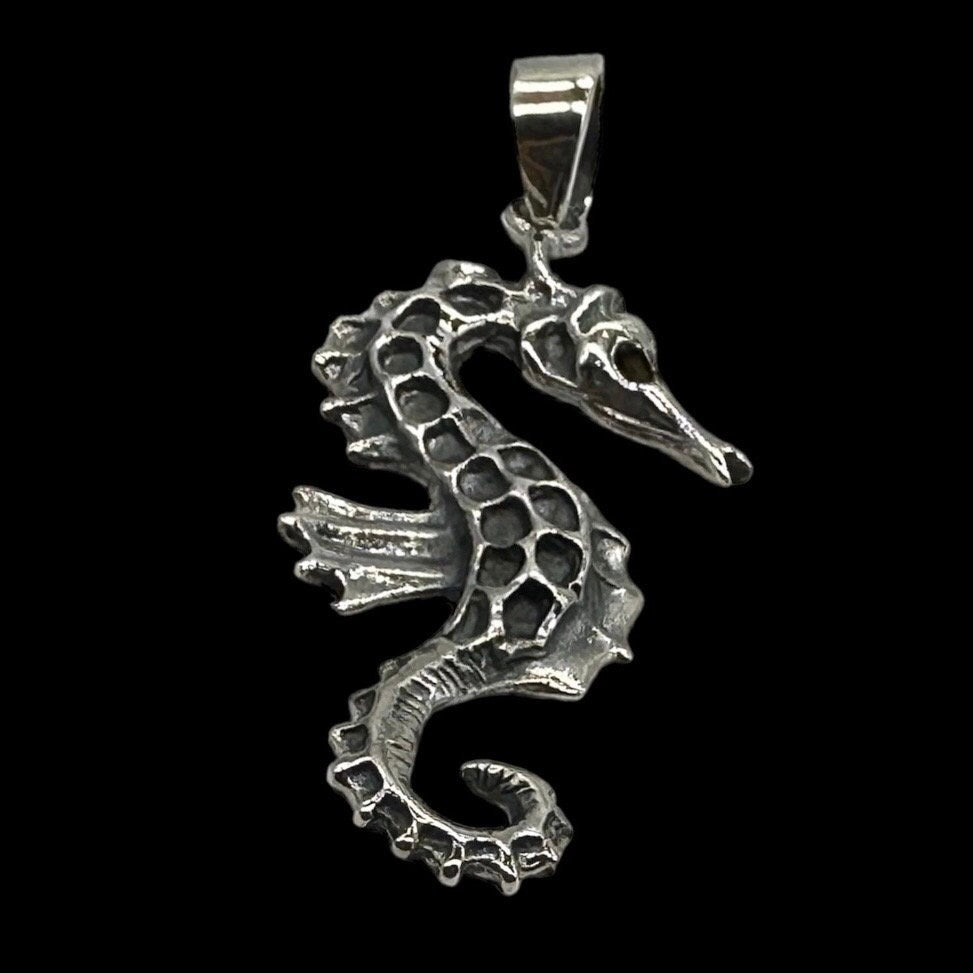 Ocean Seahorse Pendant in 925 Sterling Silver