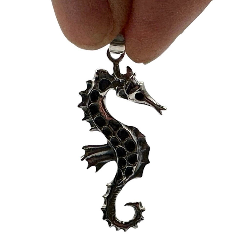 Ocean Seahorse Pendant in 925 Sterling Silver