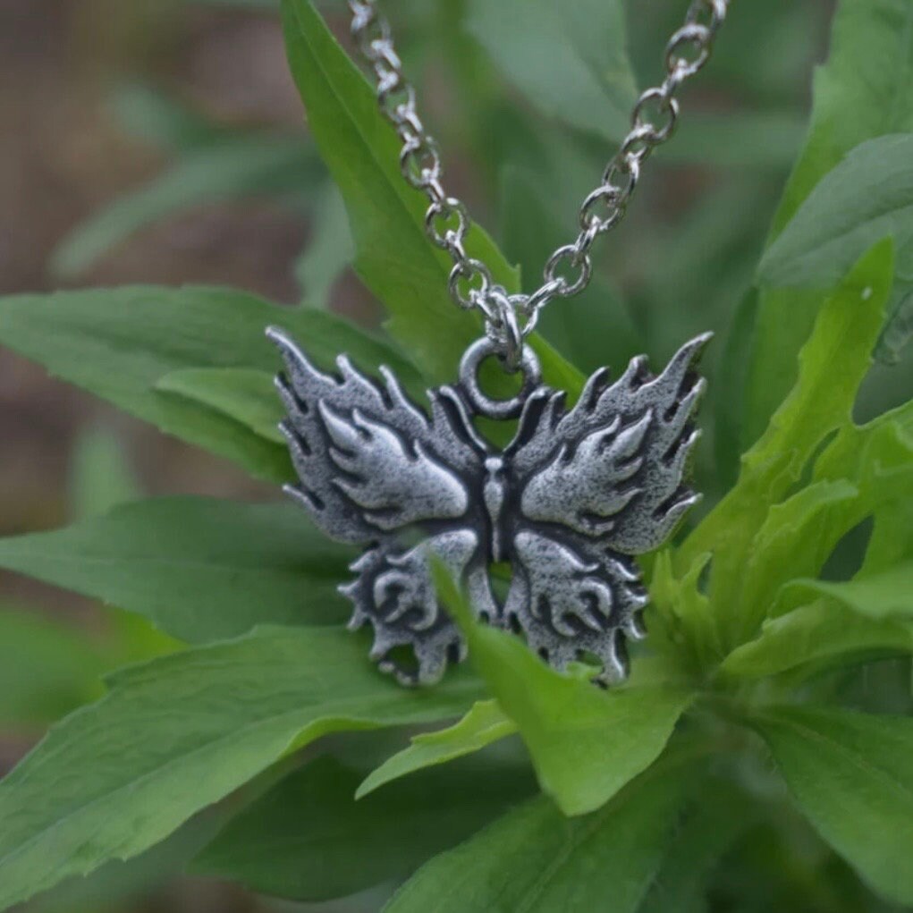 Retro Beautiful Vintage Butterfly Insect Pendant Necklace